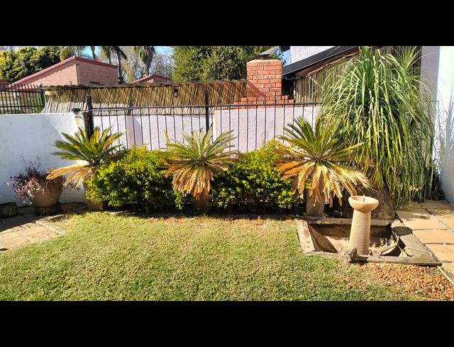 3 BEDROOM DUPLEX RENTED IN WILLOW PARK MANOR